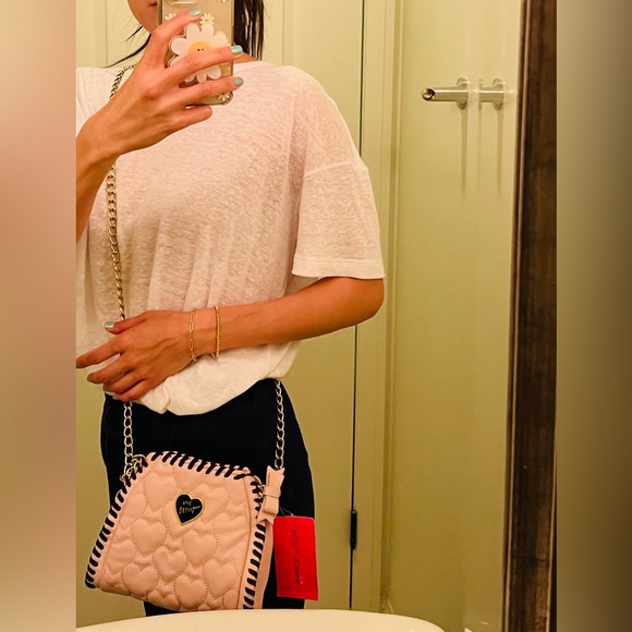 1 Hr! NWT Betsey Johnson quilted heart crossbody - Picture 10 of 10
